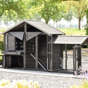 The rabbit hutch Holiday Medium Black has large doors
