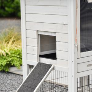 The rabbit hutch Prestige Small has a large opening to the sleeping compartment