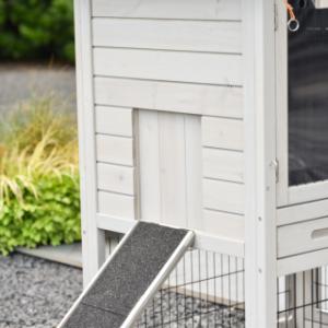 The rabbit hutch Prestige Small has a lockable sleeping compartment