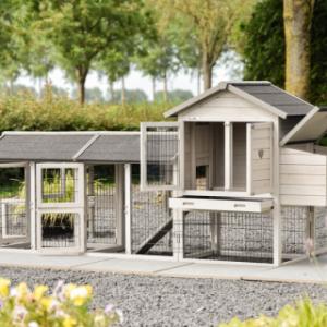 Chickencoop Prestige Small has many openings