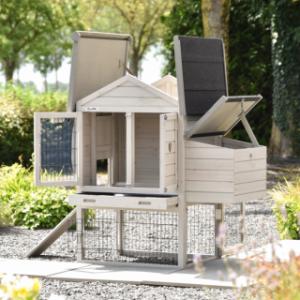 The chickencoop Prestige Small has many openings