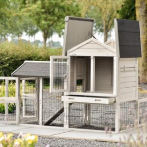 The rabbit hutch Prestige Small has many doors