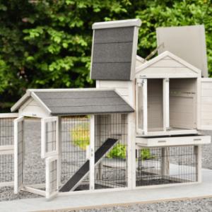The rabbit hutch Prestige Small has a hinged roof