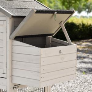The laying nest is provided with a hinged roof