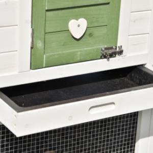 Rabbit hutch Julia | The plastic pull-out tray makes the sleeping area easy to clean