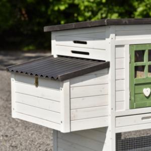 The Julia chicken coop is equipped with a nesting box