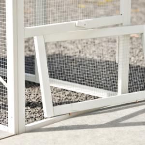 The Julia rabbit hutch is equipped with a removable panel