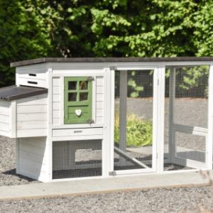 The Julia chicken coop is suitable for 2 to 3 chickens