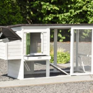 Le poulailler Julia dispose de nombreuses ouvertures