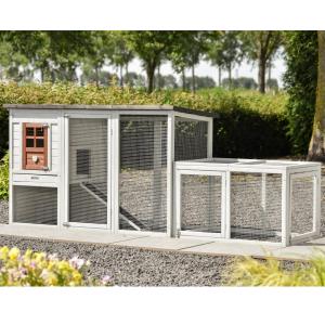 The rabbit hutch Julia Terra is extended with an additional run