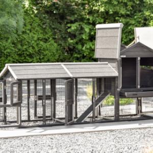 Chickencoop Prestige Small has many openings
