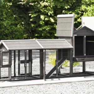 The rabbit hutch Prestige Small has many doors