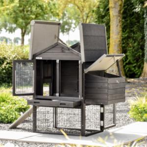 The chickencoop Prestige Small has many openings