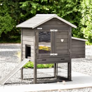 The hutch Prestige Small is suitable for 3 little chickens