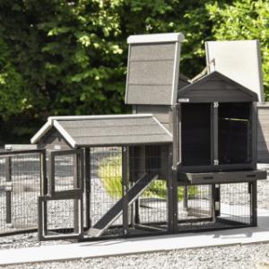 The rabbit hutch Prestige Small has many doors