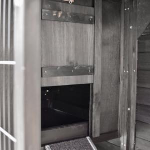 Rabbit hutch Holiday Small has an opening to the sleeping compartment of 21x25cm