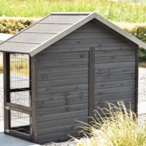 The rabbit hutch Holiday Small has a wooden backside