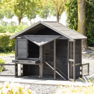 The rabbit hutch Holiday Small has many doors