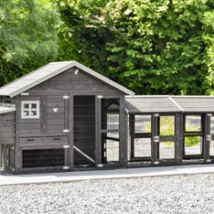 Chickencoop Holiday Small Black is an acquisition for your garden