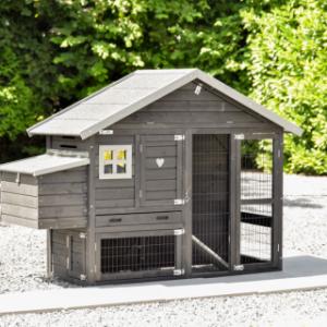 The sleeping compartment of chickencoop Holiday Small Black is suitable for 2 à 4 chickens