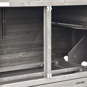 In the night shelter of the Prestige Medium, chickens can perch calmly and sheltered.