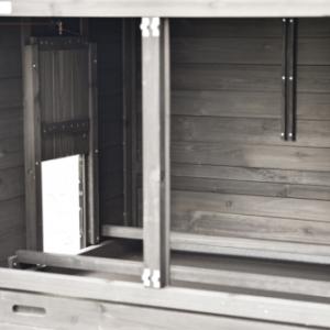 In the night shelter of the Prestige Medium, chickens can perch calmly and sheltered.