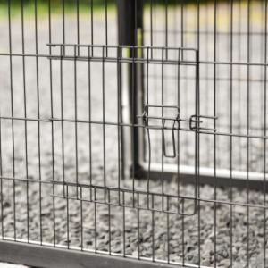 The mesh panel under the night shelter of the Prestige Medium has a small door