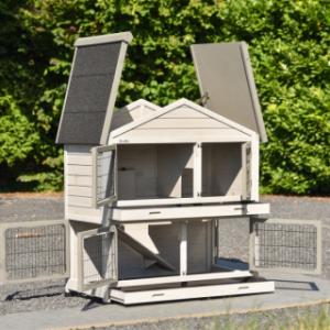 The rabbit hutch Excellent Medium is provided with many doors