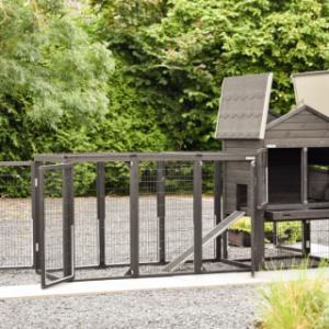 Chicken coop Prestige Medium with large doors and hinged roof
