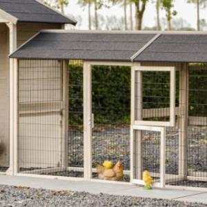 The Space Medium Light Grey intermediate run has large doors for ease of use.