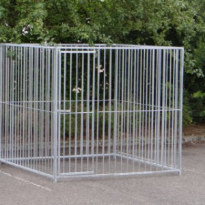 The dog kennel consists of four 2m panels