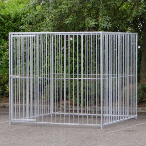 The dog kennel Flinq has the dimensions 2x2m