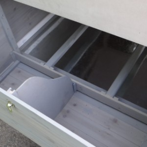 Rabbit hutch Royalty | the nesting box is divided in 2 parts