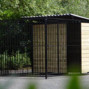 Black dog kennel Fix 2x3 m with half roof