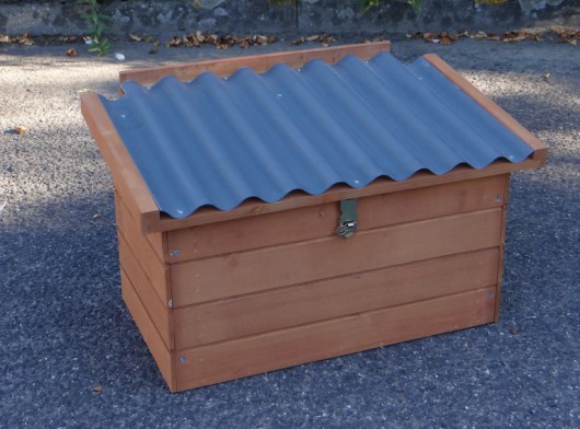 Laying nest Universeel brown • with plastic roof