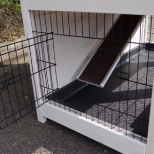 Rabbit hutch Adrian with chewprotection and insulation kit | mesh door