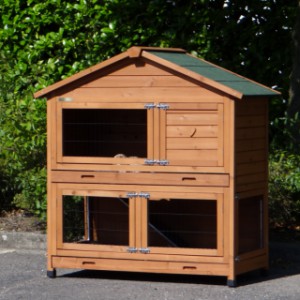 Rabbit hutch Excellent Medium redbrown with chewprotection and insulation kit
