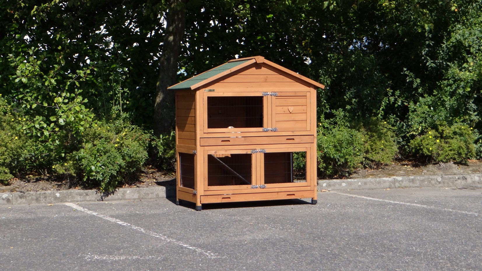 Rabbit hutch Excellent Medium chew & winter proof