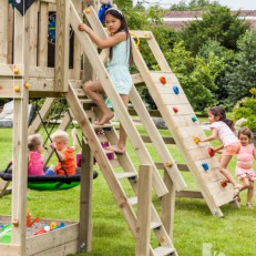 The @steps low is suitable for a play tower with a platform height of 120 cm