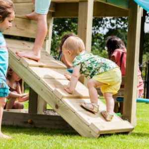 Play equipment Cascade is provided with a climbing ramp