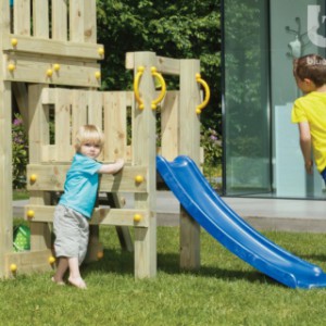 Play equipment Kiosk has a platform for the little kids