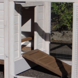 The sleeping compartment of rabbit hutch Ambiance Small can be locked with a hinged hatch