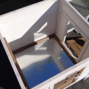 Have a look in the sleeping compartment of rabbit hutch Ambiance Small