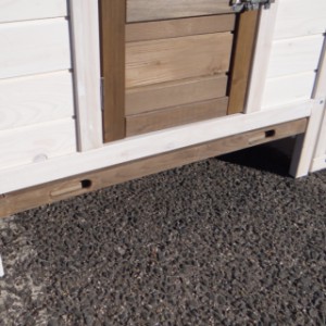 The Ambiance Small chicken coop is equipped with a convenient sliding tray