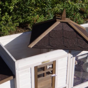 The chickencoop Ambiance Small has a removable roof