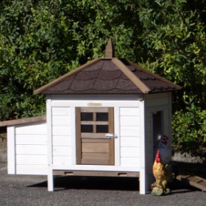 The hutch Ambiance Small is suitable for 4 à 5 chickens