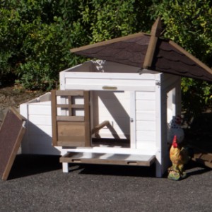 Chickencoop Ambiance Small has many openings