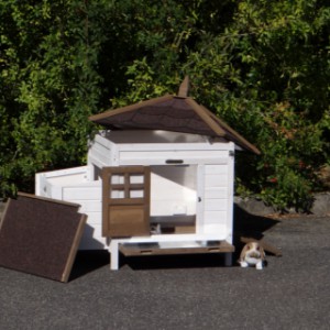 Because of the many openings you can clean the rabbit hutch Ambiance Small very easily