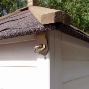 Removable roof chicken coop