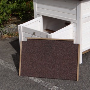 The guinea pig hutch has a nesting box with removable roof